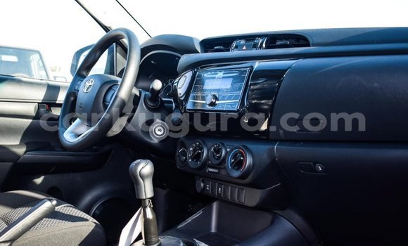 Nunua Imported Toyota Hilux Nyeupe Gari ndani ya Import - Dubai nchini Bujumbura Nunua Imported Toyota Hilux Nyeupe Gari ndani ya Import - Dubai nchini Bujumbura