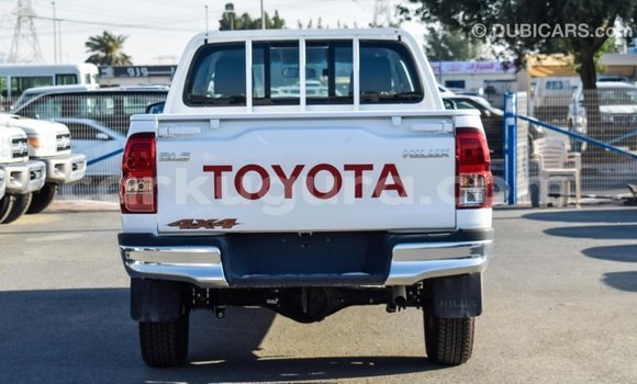 Nunua Imported Toyota Hilux Nyeupe Gari ndani ya Import - Dubai nchini Bujumbura Nunua Imported Toyota Hilux Nyeupe Gari ndani ya Import - Dubai nchini Bujumbura