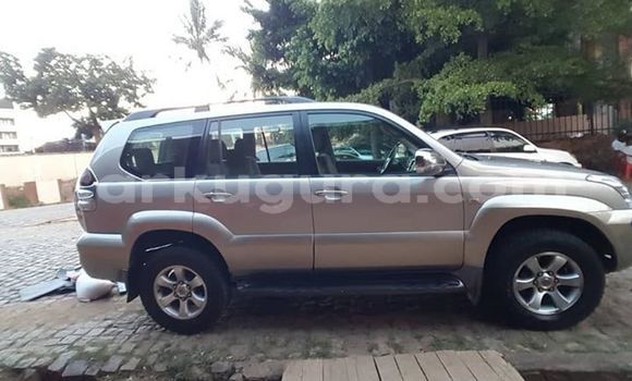 Nunua Ilio tumika Toyota Land Cruiser Prado Beige Gari ndani ya Bujumbura nchini Bujumbura Nunua Ilio tumika Toyota Land Cruiser Prado Beige Gari ndani ya Bujumbura nchini Bujumbura
