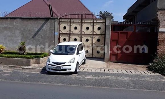 Nunua Ilio tumika Toyota Ractis Nyeupe Gari ndani ya Bujumbura nchini Bujumbura Nunua Ilio tumika Toyota Ractis Nyeupe Gari ndani ya Bujumbura nchini Bujumbura