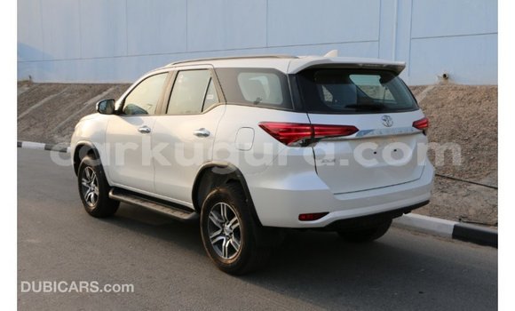 Nunua Imported Toyota Fortuner Nyeusi Gari ndani ya Import - Dubai nchini Bujumbura Nunua Imported Toyota Fortuner Nyeusi Gari ndani ya Import - Dubai nchini Bujumbura