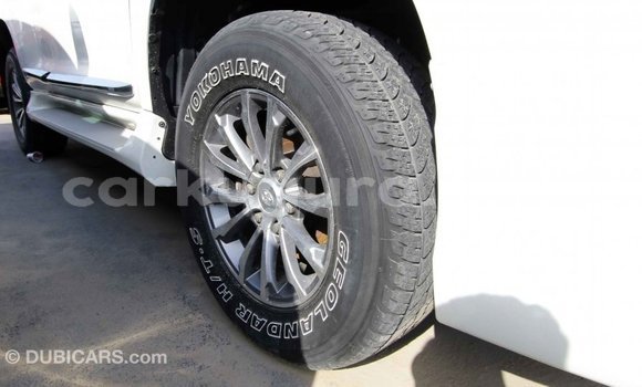 Nunua Imported Toyota Prado Nyeupe Gari ndani ya Import - Dubai nchini Bujumbura Nunua Imported Toyota Prado Nyeupe Gari ndani ya Import - Dubai nchini Bujumbura