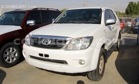 Acheter Import Voiture Toyota Fortuner Blanc à Import - Dubai, Bujumbura Acheter Import Voiture Toyota Fortuner Blanc à Import - Dubai, Bujumbura