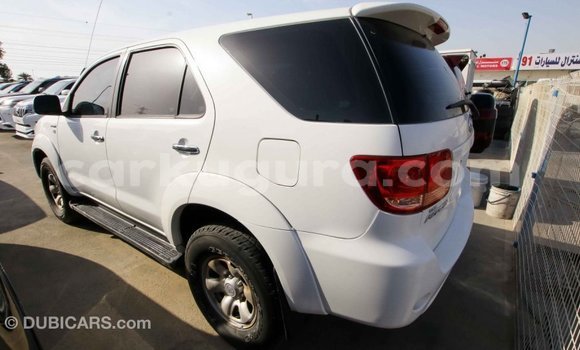 Acheter Import Voiture Toyota Fortuner Blanc à Import - Dubai, Bujumbura Acheter Import Voiture Toyota Fortuner Blanc à Import - Dubai, Bujumbura