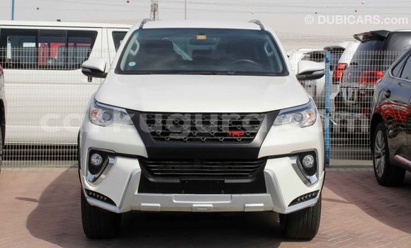Acheter Import Voiture Toyota Fortuner Blanc à Import - Dubai, Bujumbura Acheter Import Voiture Toyota Fortuner Blanc à Import - Dubai, Bujumbura
