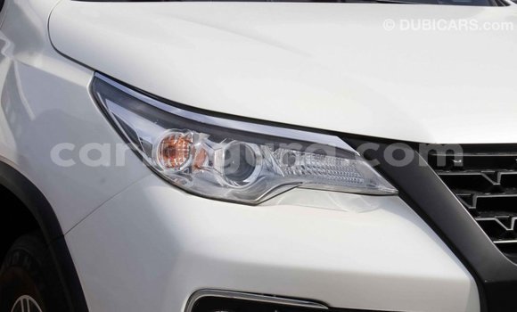 Acheter Import Voiture Toyota Fortuner Blanc à Import - Dubai, Bujumbura Acheter Import Voiture Toyota Fortuner Blanc à Import - Dubai, Bujumbura