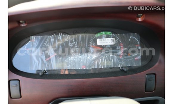 Acheter Import Voiture Hyundai Accent Blanc à Import - Dubai, Bujumbura