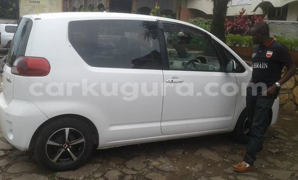 Acheter Occasion Voiture Toyota Porte Blanc à Bujumbura, Bujumbura Acheter Occasion Voiture Toyota Porte Blanc à Bujumbura, Bujumbura