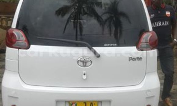Acheter Occasion Voiture Toyota Porte Blanc à Bujumbura, Bujumbura Acheter Occasion Voiture Toyota Porte Blanc à Bujumbura, Bujumbura