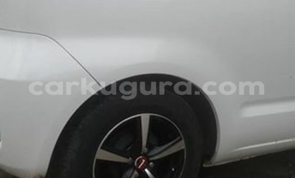 Acheter Occasion Voiture Toyota Porte Blanc à Bujumbura, Bujumbura Acheter Occasion Voiture Toyota Porte Blanc à Bujumbura, Bujumbura