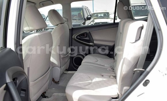 Nunua Imported Toyota 4Runner Nyeupe Gari ndani ya Import - Dubai nchini Bujumbura Nunua Imported Toyota 4Runner Nyeupe Gari ndani ya Import - Dubai nchini Bujumbura