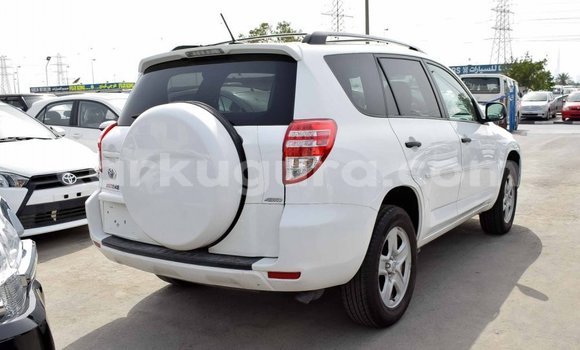 Nunua Imported Toyota 4Runner Nyeupe Gari ndani ya Import - Dubai nchini Bujumbura Nunua Imported Toyota 4Runner Nyeupe Gari ndani ya Import - Dubai nchini Bujumbura