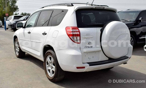 Nunua Imported Toyota 4Runner Nyeupe Gari ndani ya Import - Dubai nchini Bujumbura Nunua Imported Toyota 4Runner Nyeupe Gari ndani ya Import - Dubai nchini Bujumbura