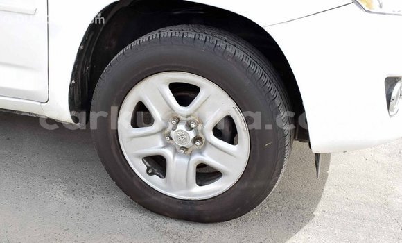 Nunua Imported Toyota 4Runner Nyeupe Gari ndani ya Import - Dubai nchini Bujumbura Nunua Imported Toyota 4Runner Nyeupe Gari ndani ya Import - Dubai nchini Bujumbura