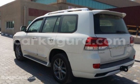 Buy Import Toyota Land Cruiser White Car in Import - Dubai in Bujumbura Buy Import Toyota Land Cruiser White Car in Import - Dubai in Bujumbura
