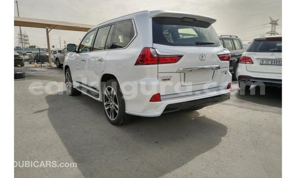 Acheter Import Voiture Lexus LX Blanc à Import - Dubai, Bujumbura Acheter Import Voiture Lexus LX Blanc à Import - Dubai, Bujumbura