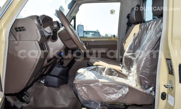Acheter Import Voiture Toyota Land Cruiser Beige à Import - Dubai, Bujumbura Acheter Import Voiture Toyota Land Cruiser Beige à Import - Dubai, Bujumbura