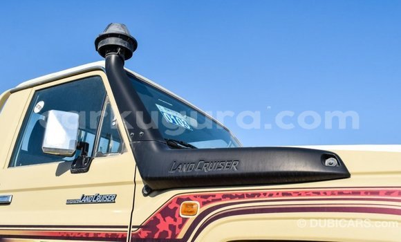 Acheter Import Voiture Toyota Land Cruiser Beige à Import - Dubai, Bujumbura Acheter Import Voiture Toyota Land Cruiser Beige à Import - Dubai, Bujumbura