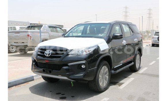 Acheter Import Voiture Toyota Fortuner Noir à Import - Dubai, Bujumbura Acheter Import Voiture Toyota Fortuner Noir à Import - Dubai, Bujumbura