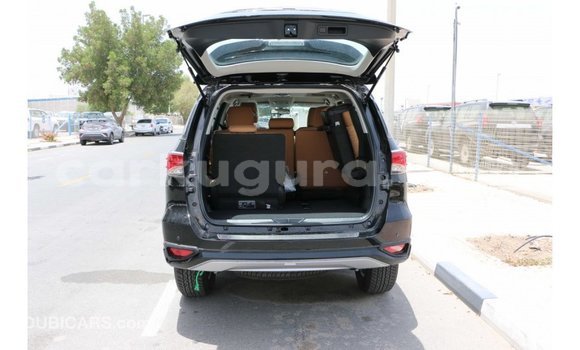 Acheter Import Voiture Toyota Fortuner Noir à Import - Dubai, Bujumbura Acheter Import Voiture Toyota Fortuner Noir à Import - Dubai, Bujumbura