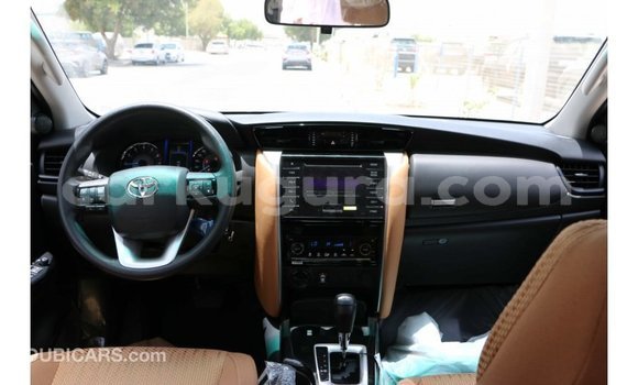 Acheter Import Voiture Toyota Fortuner Noir à Import - Dubai, Bujumbura Acheter Import Voiture Toyota Fortuner Noir à Import - Dubai, Bujumbura