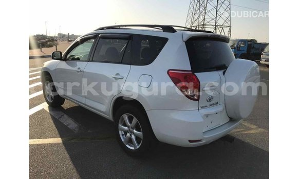Acheter Import Voiture Toyota 4Runner Blanc à Import - Dubai, Bujumbura Acheter Import Voiture Toyota 4Runner Blanc à Import - Dubai, Bujumbura